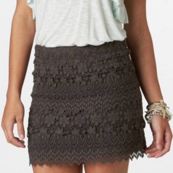American Eagle peach blush lace mini skirt size4 - Picture 2 of 6